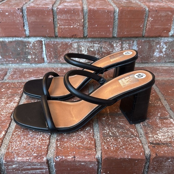 DV Dolce Vita Hermie Black Strap Women's Heel Sandals Size 10 - Picture 3 of 7